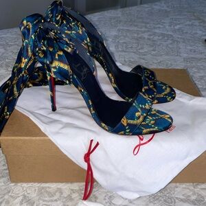 Gently used red bottoms size 7 original size 6 1/2.